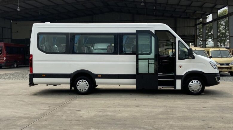 Xe iveco 19 chỗ 1024x768